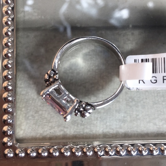 ❤️Gorgeous Pink Sapphire Silver Plated Size 7 - Picture 5 of 5